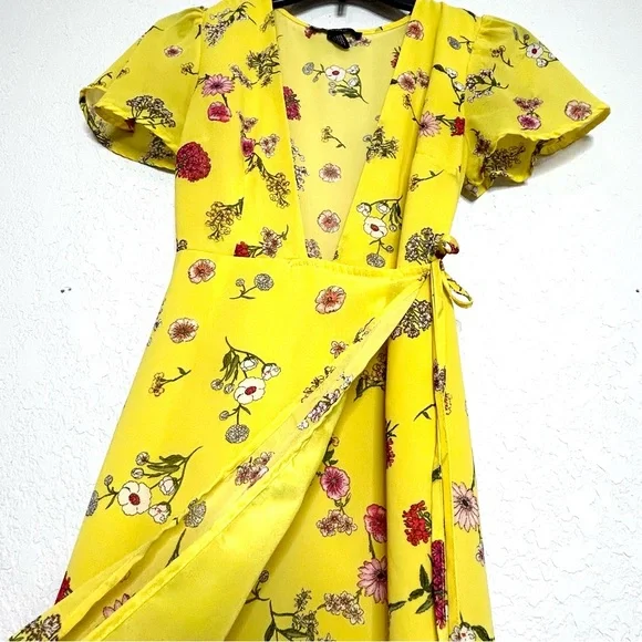 Forever 21 Yellow Floral Wrap Dress Size Small - Picture 4 of 6